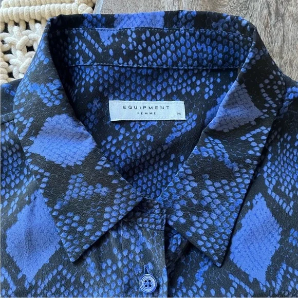 EQUIPMENT 100% Silk Reese Fading Blouse Marine Blue Ombré Snake Print M Like New - Picture 7 of 16